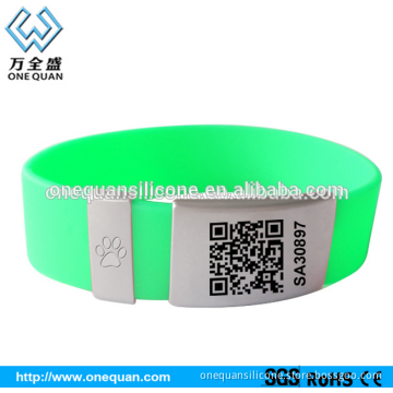 size adjustbale silicone wristband bracelet with metal clasp id plate